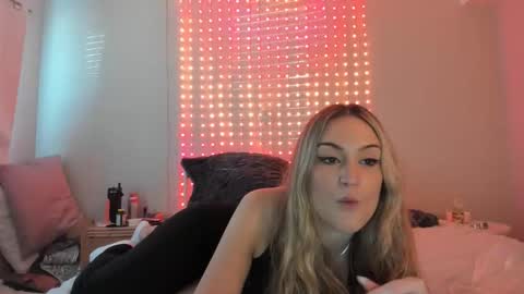 Snapshot of iris_roslin chatting on 06/05/26, 01:12 Iris 3 online show from 06/05/26, 01:12