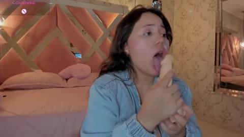 Mia  online show from 01/11/25, 02:36