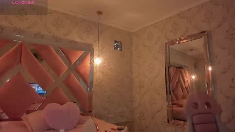 Mia  online show from 02/12/25, 10:03