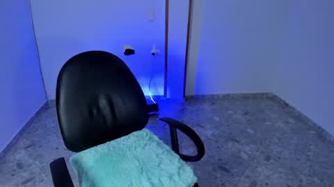 Snapshot of iris_torrez chatting on 10/29/25, 03:36 Iris online show from 10/29/25, 03:36