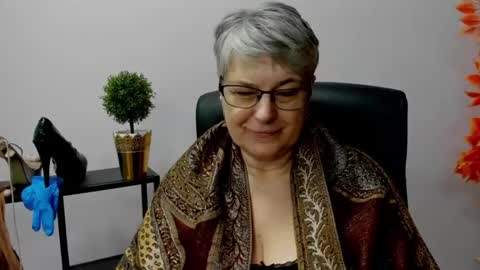 I R I S online show from 02/18/25, 10:49