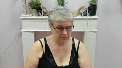 Snapshot of iris_xdesire chatting on 12/15/25, 07:12 I R I S online show from 12/15/25, 07:12