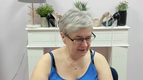 Snapshot of iris_xdesire chatting on 12/18/25, 07:25 I R I S online show from 12/18/25, 07:25