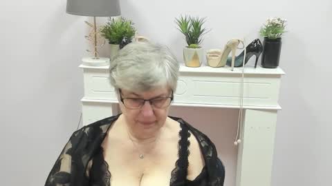 I R I S online show from 02/16/26, 07:04