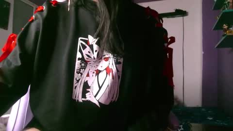 Snapshot of irisbell_ chatting on 10/25/25, 10:15 Camilla online show from 10/25/25, 10:15