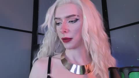 Miss Iris Fansly Miss Iris new inst.  online show from 01/05/25, 10:40