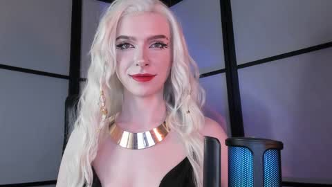 Miss Iris Fansly Miss Iris new inst.  online show from 01/06/25, 10:37