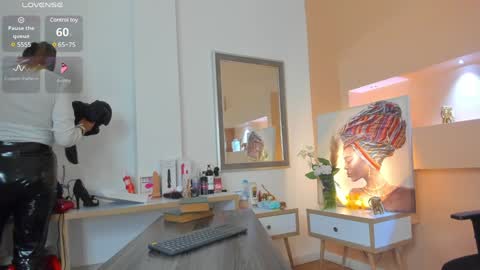 Iriss  online show from 12/23/24, 01:24