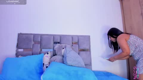 Snapshot of iriss_25 chatting on 05/11/26, 11:49 iris online show from 05/11/26, 11:49