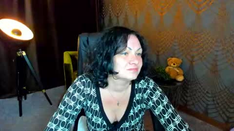 Snapshot of irissmoon1 chatting on 06/11/26, 01:05 Iris online show from 06/11/26, 01:05