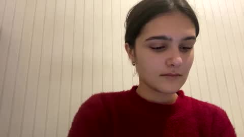 irisss31 online show from 12/18/24, 09:08
