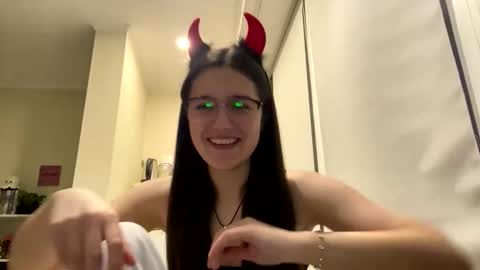 irisss31 online show from 05/08/26, 06:24