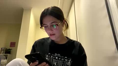 irisss31 online show from 05/26/26, 06:59