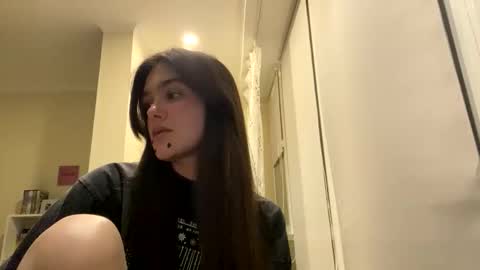irisss31 online show from 06/01/26, 07:26