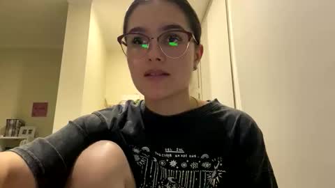 irisss31 online show from 06/09/26, 07:36