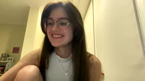 irisss31 online show from 06/10/26, 07:35