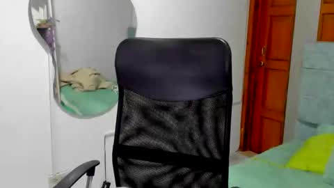 Snapshot of irix_moon chatting on 10/06/25, 03:37 irix_moon online show from 10/06/25, 03:37