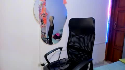 Snapshot of irix_moon chatting on 10/15/25, 03:39 irix_moon online show from 10/15/25, 03:39