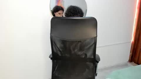 Snapshot of irix_moon chatting on 10/25/25, 11:29 irix_moon online show from 10/25/25, 11:29