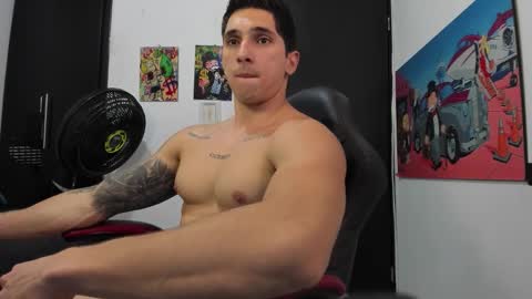 Snapshot of ironflex1 chatting on 11/25/25, 12:10 Jake online show from 11/25/25, 12:10