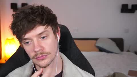 Snapshot of ironthud chatting on 10/03/25, 03:53 Sam online show from 10/03/25, 03:53