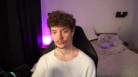 Snapshot of ironthud chatting on 10/09/25, 04:27 Sam online show from 10/09/25, 04:27