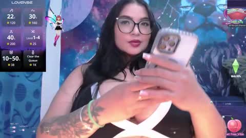 Snapshot of is_candy_west_ chatting on 09/25/25, 05:49 Dani online show from 09/25/25, 05:49