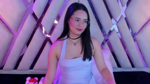 Snapshot of isa_doux chatting on 05/03/26, 02:06 Isa online show from 05/03/26, 02:06
