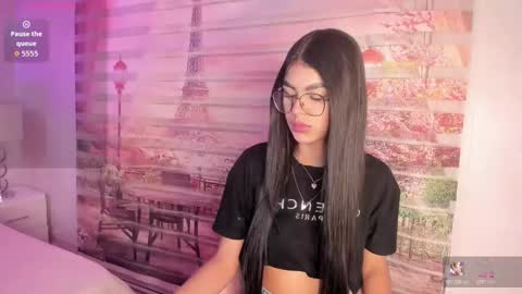 Snapshot of isa_little4u chatting on 10/25/25, 03:47 online show from 10/25/25, 03:47