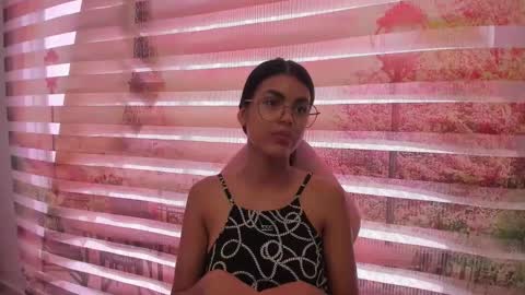 Snapshot of isa_little4u chatting on 10/30/25, 07:47 online show from 10/30/25, 07:47