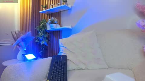 Snapshot of isa_little4u chatting on 11/20/25, 03:18 online show from 11/20/25, 03:18