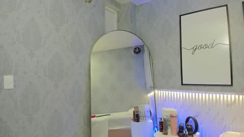 Snapshot of isa_little4u chatting on 03/17/26, 10:18 online show from 03/17/26, 10:18