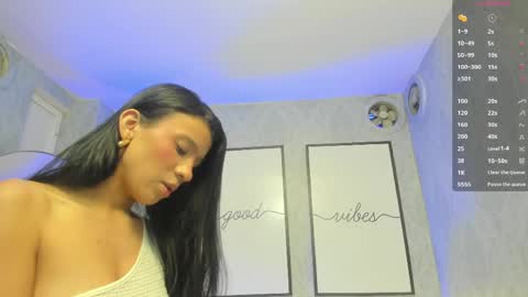 Snapshot of isa_little4u chatting on 04/17/26, 10:18 online show from 04/17/26, 10:18