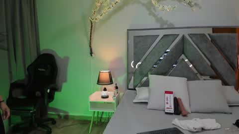 ISA ROUSE  online show from 11/19/25, 02:22