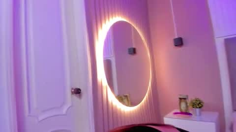 Snapshot of isa_vel chatting on 09/25/25, 08:12 isa_vel online show from 09/25/25, 08:12