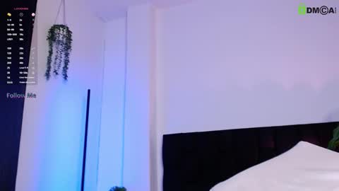 Isaac Saenz. online show from 09/25/25, 01:20