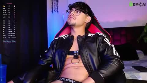 Isaac Saenz. online show from 10/03/25, 01:35