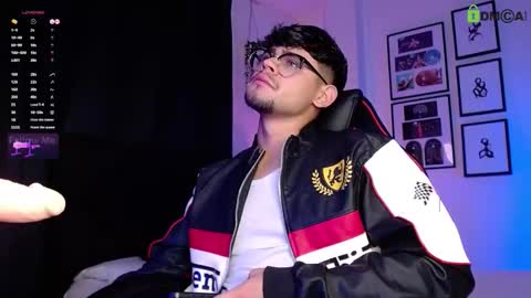 Isaac Saenz. online show from 12/04/25, 11:24