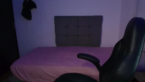 Snapshot of isaac_sttone01 chatting on 05/28/26, 11:57 muscle isaac online show from 05/28/26, 11:57
