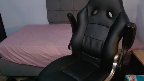 Snapshot of isaac_sttone01 chatting on 05/31/26, 01:58 muscle isaac online show from 05/31/26, 01:58