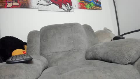 Snapshot of isaaclatino chatting on 09/23/25, 07:00 isaac online show from 09/23/25, 07:00