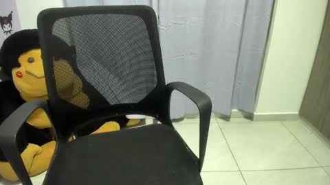 Snapshot of isaaclatino chatting on 10/19/25, 01:06 isaac online show from 10/19/25, 01:06