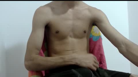 Snapshot of isaaclatino chatting on 12/05/25, 02:31 isaac online show from 12/05/25, 02:31