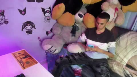 Snapshot of isaaclatino chatting on 02/04/26, 05:24 isaac online show from 02/04/26, 05:24