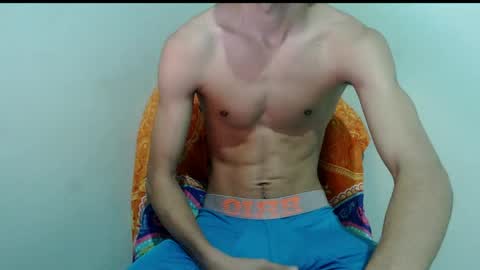 Snapshot of isaaclatino chatting on 04/19/26, 03:17 isaac online show from 04/19/26, 03:17