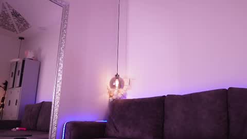 Isabela online show from 07/12/26, 11:45