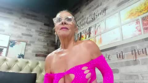 Isabela online show from 06/10/26, 08:52