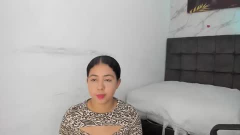 Isabella online show from 12/16/25, 07:19