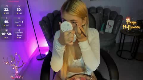 isabela romano online show from 10/15/25, 10:59