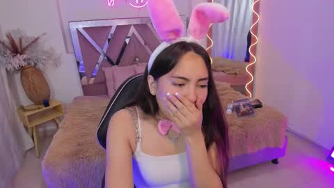 Snapshot of isabela_tay chatting on 11/22/25, 12:04 ISABELA online show from 11/22/25, 12:04